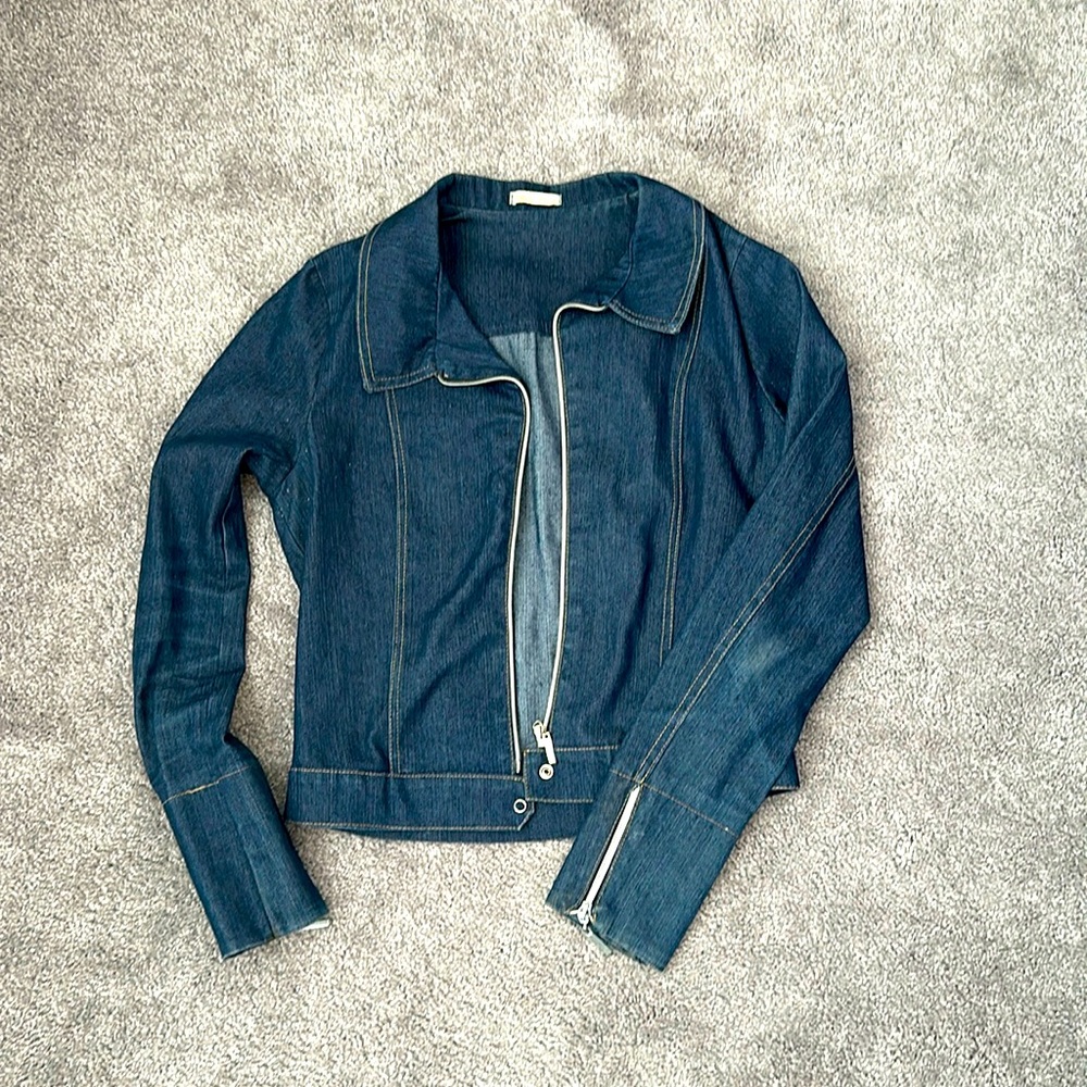 Stylish dark jeans jacket.